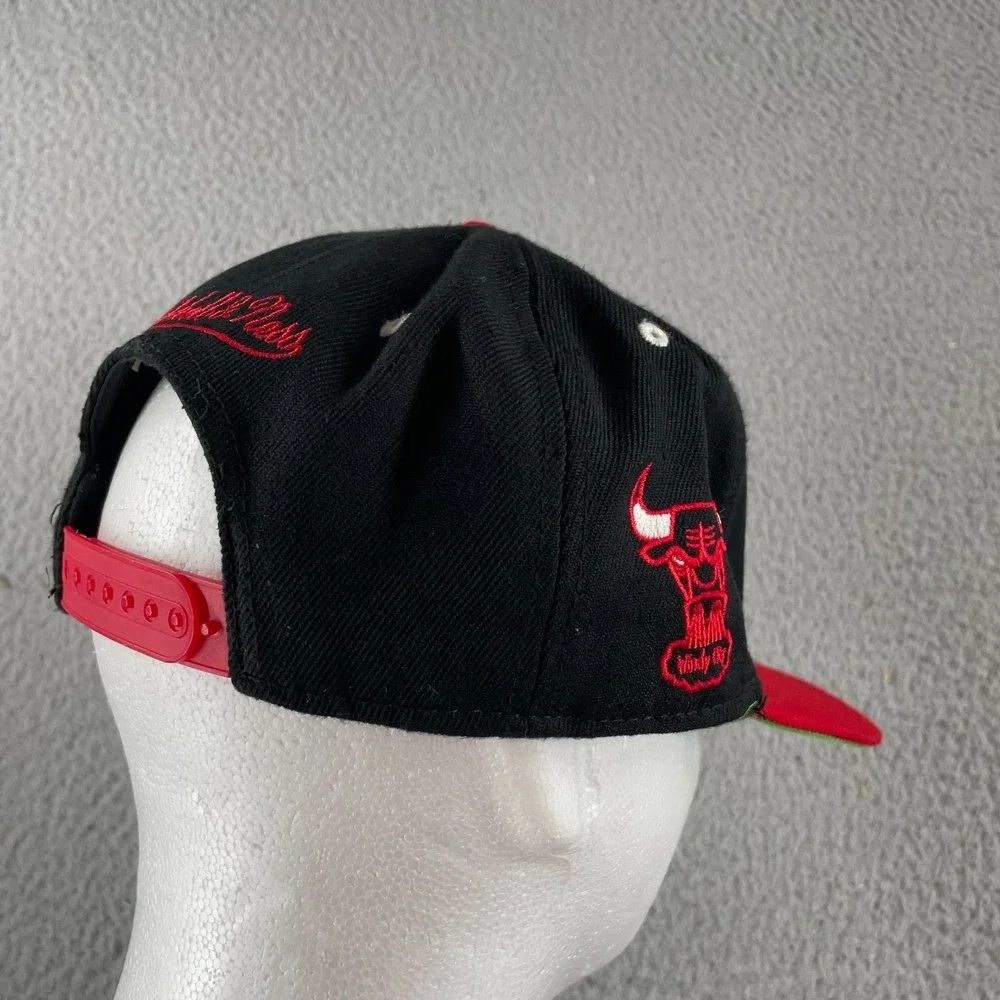 Mitchell & Ness NBA Chicago Bulls Classic Snapback Hat Red Cap Basketball Script